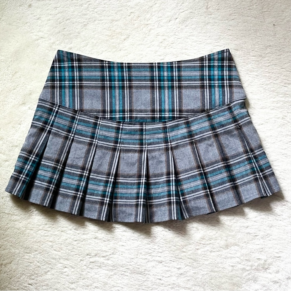 🚫SOLD🚫 Deadstock Plaid Pleated skirt - Picture 3 of 5